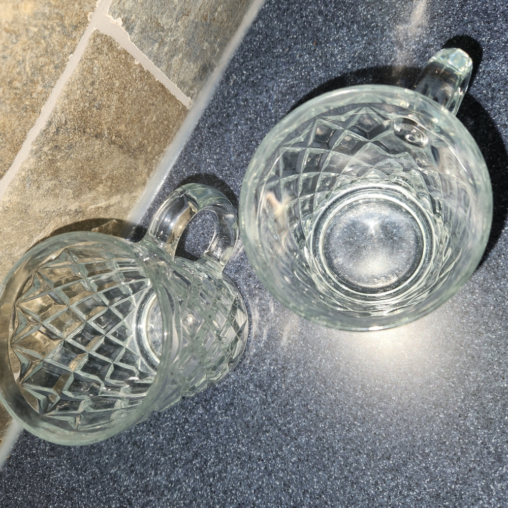 Clear Glass Diamond Pattern Mugs - Picture 3 of 4